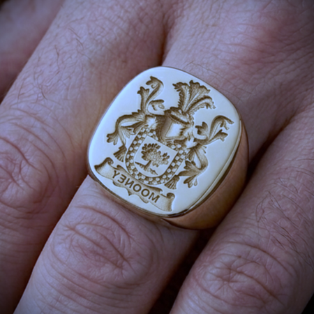 Coat of arms faked on a 14ct signet ring